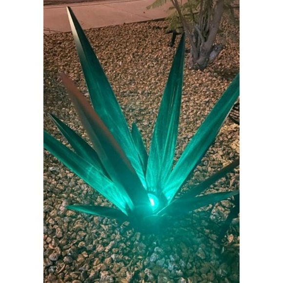 Large Tequila Rustic Sculpture, Rustic Metal Agave Plants for Outdoor Patio Yard - Picture 2 of 3